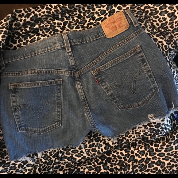 Levi’s Jean shorts - Picture 2 of 3